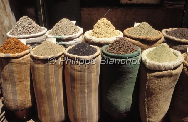 egypte 26.JPG - Sacs d'épices, Marché d'Assouan, Egypte